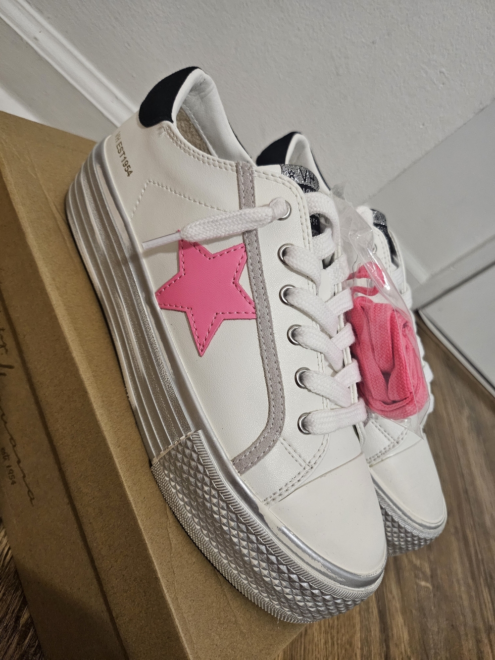 Vintage HAVANA Platform Sneaker with Pink Star Accent - Picture 3 of 9